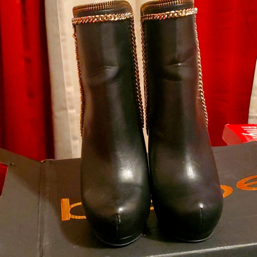 Bebe Olivia chained boot